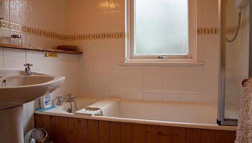 Cairn Shiel - Photo 3, Shower