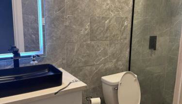 Hip & Quirky Montrose Flat with Pool Access & Parking - Foto 5