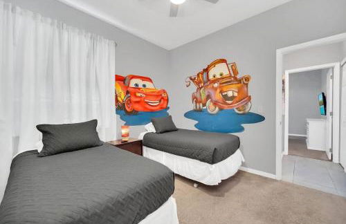 New 5 bedroom Disney Sanctuary - Photo 4