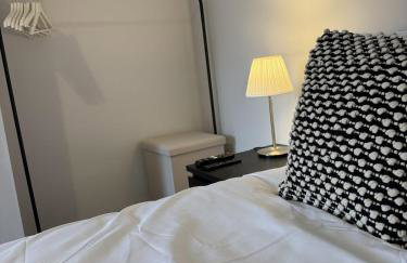 Month Stays Central 3 bed Three Bedroom House by Brookland Stays Serviced Accommodation & Short Lets in Preston with Free WiFi - Foto 2