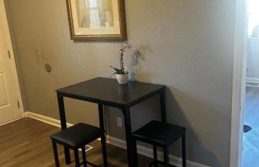 Cozy Luxury One-Bedroom with Designer Lighting - Foto 9