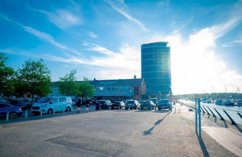 Cosy 5 Bedroom House With Parking - Foto 33