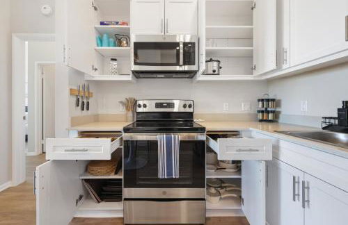 Luxury Living in N Park, 2BR, King Beds, Parking - Foto 24