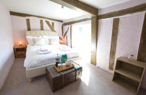 The White House with Studio - Photo 14