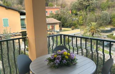 La Verbena a fianco del Vittoriale, vista piscina, 10 minuti a piedi dal lungo lago - Foto 18