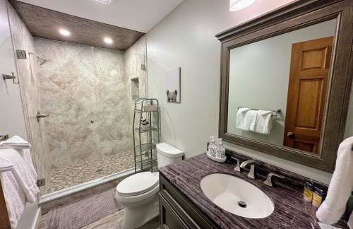 FC17 Stylishly renovated Forest Cottage walk to ski trails wifi cable ping pong AC - Foto 23