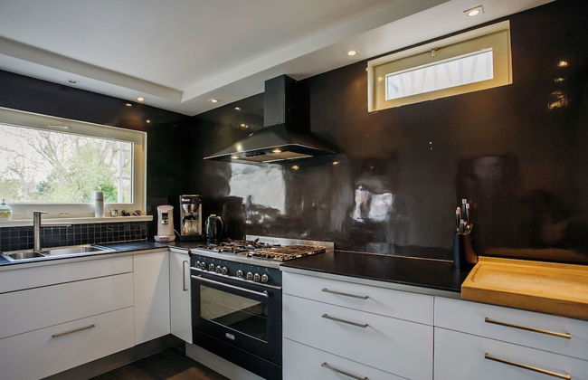 Beautiful Villa Near the Sea - Photo 17