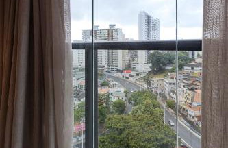 Studio Premium com Rooftop e Piscina com vista para a Baia de Todos os Santos, Portaria 24 Hr, Estacionamento, Wi-fi rápido 433Mpbs, Cozinha Compacta, Localização privilegiada próximo à praia e ao Farol da Barra - Foto 12