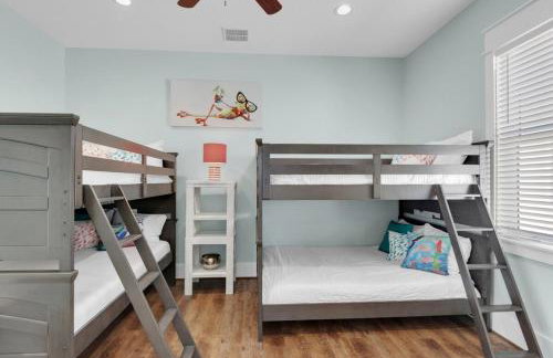 Breeze- New 2 blocks to beach - Sleeps 26 - Pool - Foto 3