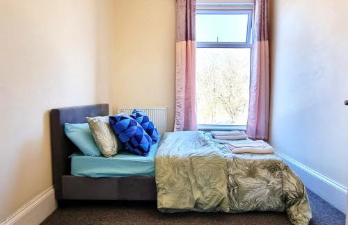 2 Bedroom Flat Free Parking Fast Wi-Fi Self Check-in Visit Manchester Oldham Bury - Foto 2