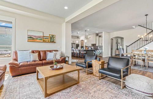 Modern 5BR Retreat with Hot Tub Cold Plunge & Park - Foto 4