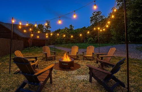 3 Mi to SR! Sleeps 25, Spacious, Hot Tub, Arcade! - Foto 55