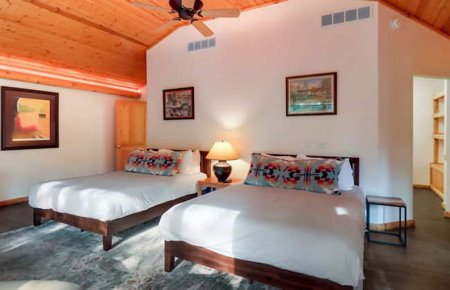 Boardman Monarch Upscale River Lodge HOT Tub! - Foto 21