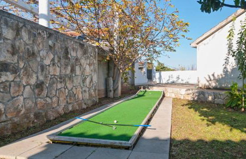 1 Bedroom Nice Apartment In Splitska - Photo 4