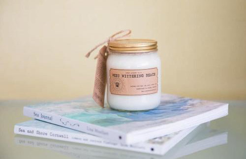 Sunny & Modern Near the Beach & Village w Parking - Foto 4