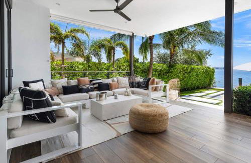 Best Bayfront View New construction w pool - Foto 9