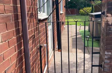 Studio Flat in Walsall with Option of Large Garden for Events - Foto 21