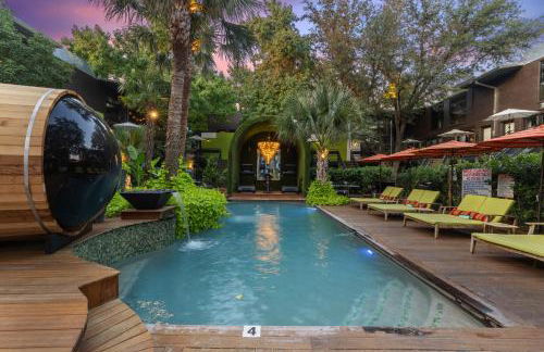 Spacious Dallas 2BR Poolside Escape - Foto 21