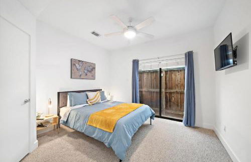 Houston Getaway by Downtown Pool Table Pets - Photo 21