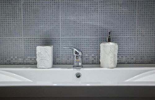 Chios Town Apartment - Heart Of Chios Town With 2 Minute Walk To The Beach - Photo 29