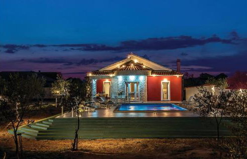 Four-Bedroom Holiday Home In Cista Velika - Photo 2