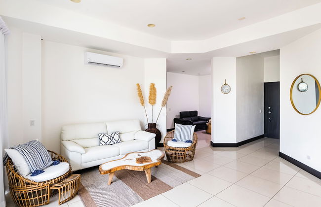 mVillas - Luxury 2Bed 2Bath Condo w Pool - Foto 10