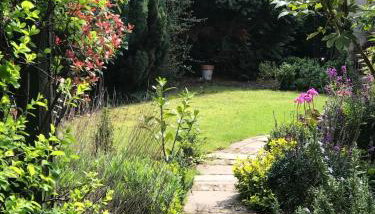 Two bedroomed Cosy cottage close to Wakefield and motorway networks Ideal for long stays and contractors - Foto 5