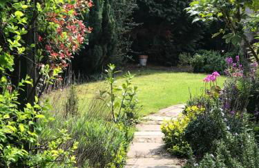 Two bedroomed Cosy cottage close to Wakefield and motorway networks Ideal for long stays and contractors - Foto 5