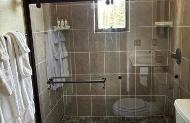 Spacious 4 Bedroom Chalet on Hiking Trails - Foto 26