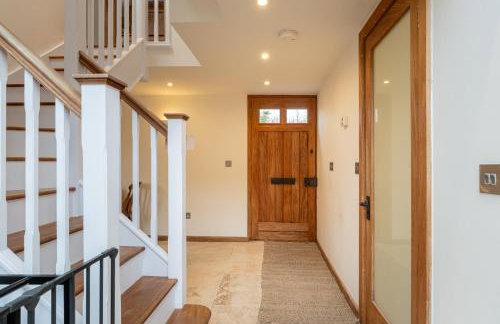 The Coach House - Beautiful Home in Cheltenham! - Photo 85