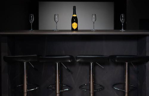 Woodside Barn Sleeps 14 with Hot Tub - Photo 13