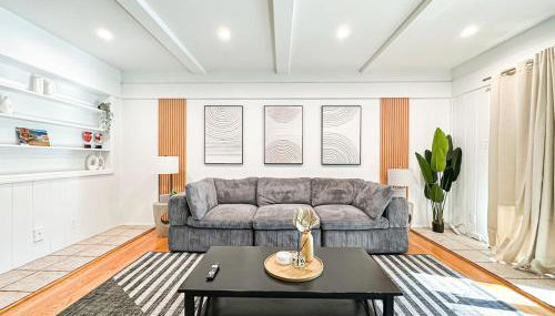 6BR Pool Escape for Friends and Family - LOU1 - BUR - Foto 2