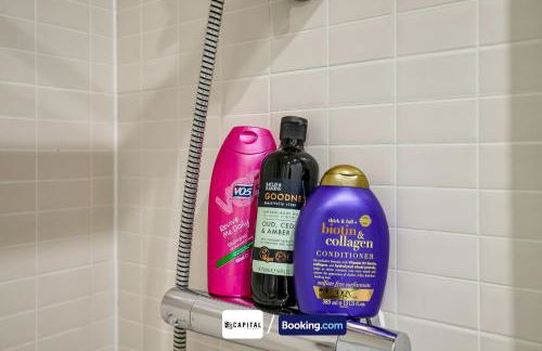 Last-Minute Secure l Sleeps Up to 8 l 2 Bedroom Apt By Capital Retreats Short Lets & Serviced Accommodation London With Balcony, Free WiFi - Foto 32