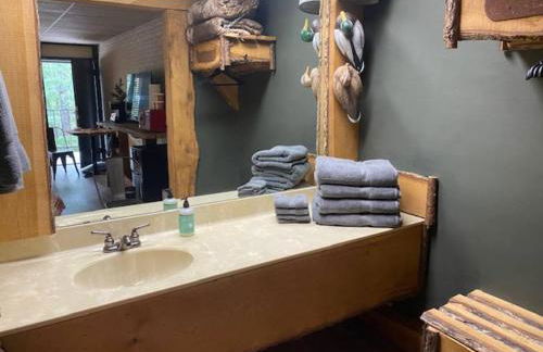 Stonegate Lodge 2 Queen Beds WIFI 50in Roku TV Salt Water Pool Room #105 - Photo 7