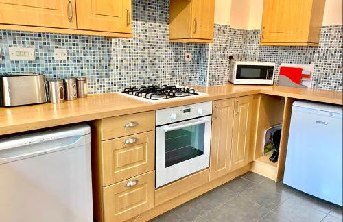 Oakley Vale House and Garden! Free Private Parking, TV, Fully Equipped - Photo 3