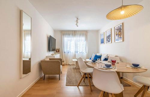 SOLIS MARE APARTMENTS - Pedregalejo Beach - Photo 3