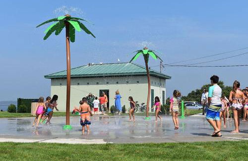 Waterfront Designer Retreat! Stunning Sunsets! Less than 5 minutes to the beach! - Foto 27