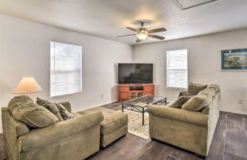 Home with Yard 1 Mi to Indian Rocks Beach and Golf - Foto 1