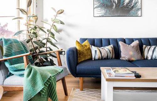 Charming Stay with a Balcony in Bow - Pass the Keys - Photo 29