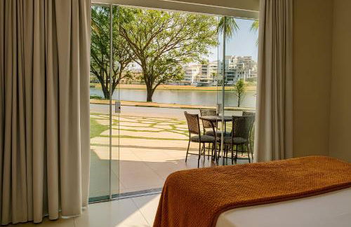 Suíte com Vista para o Lago em Capitólio em Escarpas do Lago - Foto 1