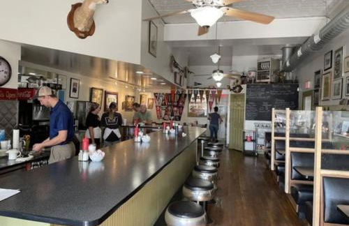 Fenced Yard, Swing Set Pawfect for Family and Dogs! - Foto 53