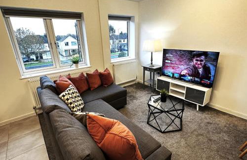 Walnut Flat, 2-Bedroom with Ensuite - Parking, Netflix, WIFI - Close to Oxford, Bicester & Blenheim Palace - F4 - Photo 1