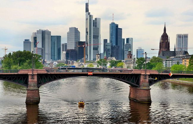 Arrival Transfer: Airport FRA to Frankfurt by Luxury Van - Photo 7