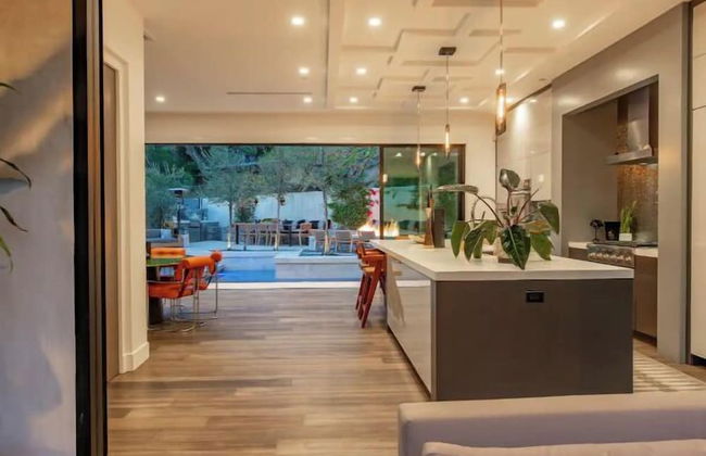 Willow Glen - Hollywood Hills Multi-level Villa With Theater & Pool - Photo 51