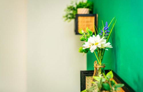 Sleek and Stylish 3 Bed in Greenock - Sleeps 8 - Photo 36