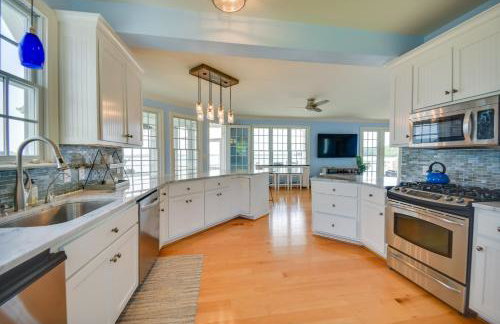 Bayfront White Stone Escape w/ Private Beach! - Photo 10