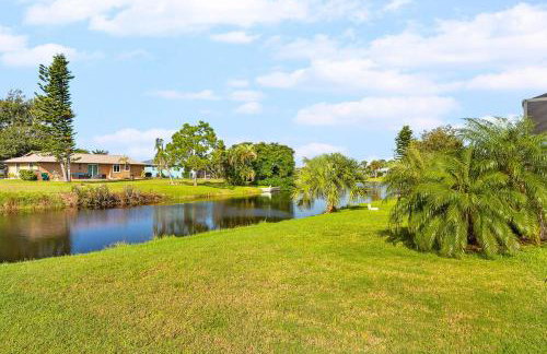 Newley Built Oasis Heated Pool Waterfront retreat - Foto 36