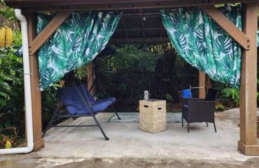 Romantic Retreat, Relax at Hot-tub, Indoor & Outdoor shower, firepit, 5 min to Hawaii Volcano park - Foto 11