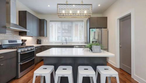 Modern Townhome, Large Game Room, 10min to Downtown! Sleeps 10! - Foto 2, stove, dishwasher, pet friendly, minibar