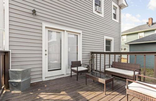 Charming Getaway - Deck & Patio - Walkable Area - Family Friendly - Foto 18